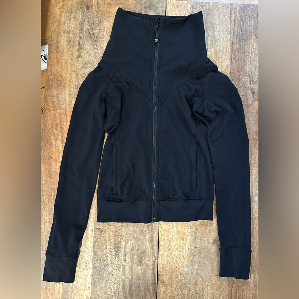 Lululemon jacket size 2